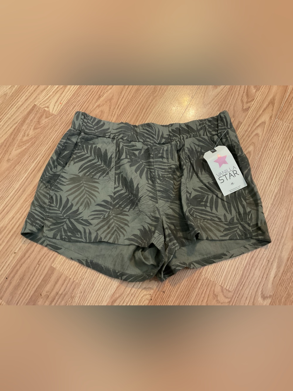 NEW/Vanilla Star Olive Green Leaf Print Women's Relaxed BOOTY Shorts M.30x2